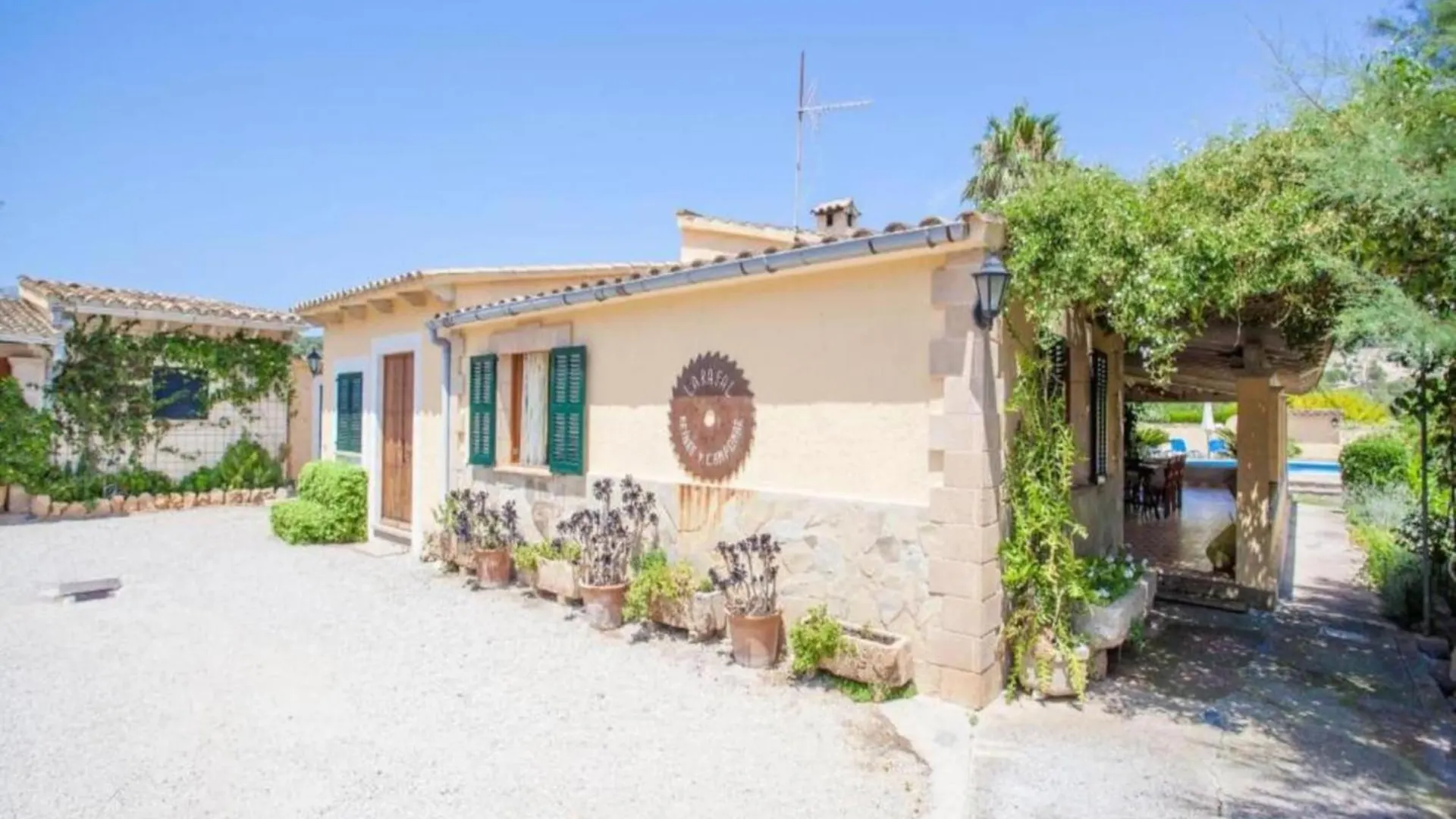 Pretty Villa With View contacts